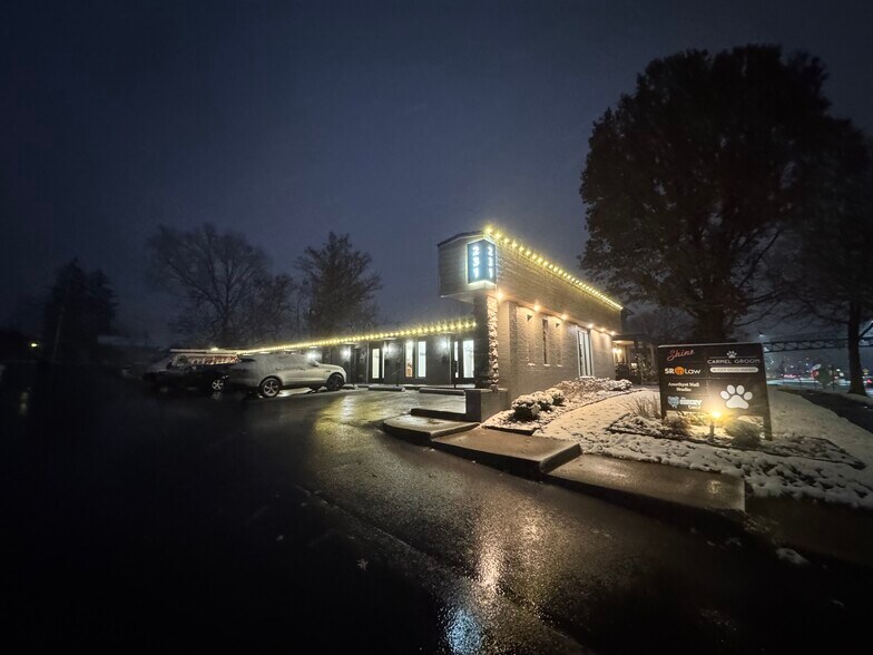 More Photos Of 231 S Rangeline Rd, Carmel Loft Creative Space For Lease