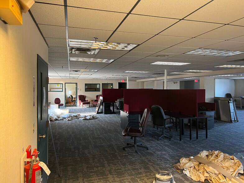 More Photos Of 136 Center St, Old Town Office For Sale
