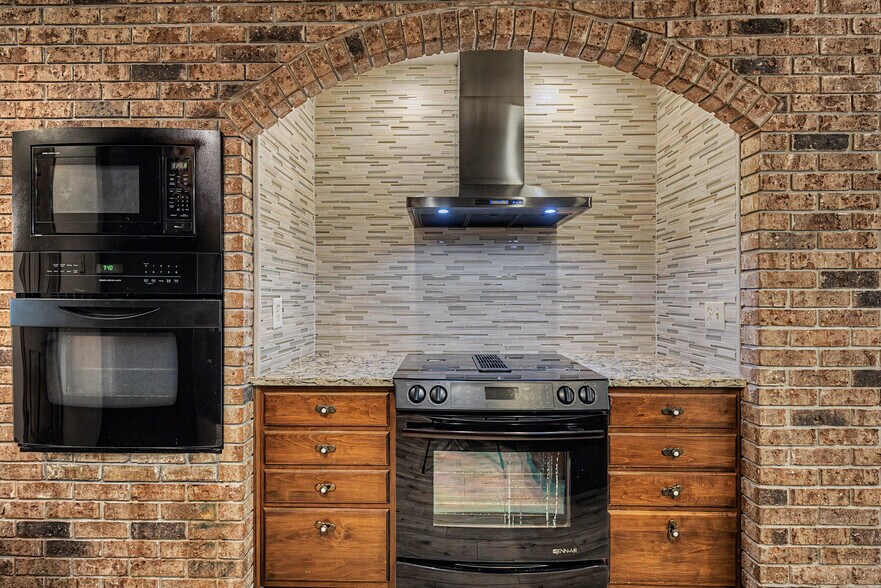 More Photos Of 2160 Laurence Dr, Clearwater Office For Sale