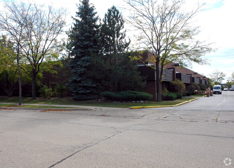 Primary Photo Of 707 Remington Rd, Schaumburg Warehouse For Lease