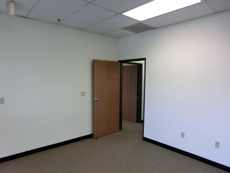 More Photos Of 12711 Ramona Blvd, Baldwin Park Warehouse For Lease