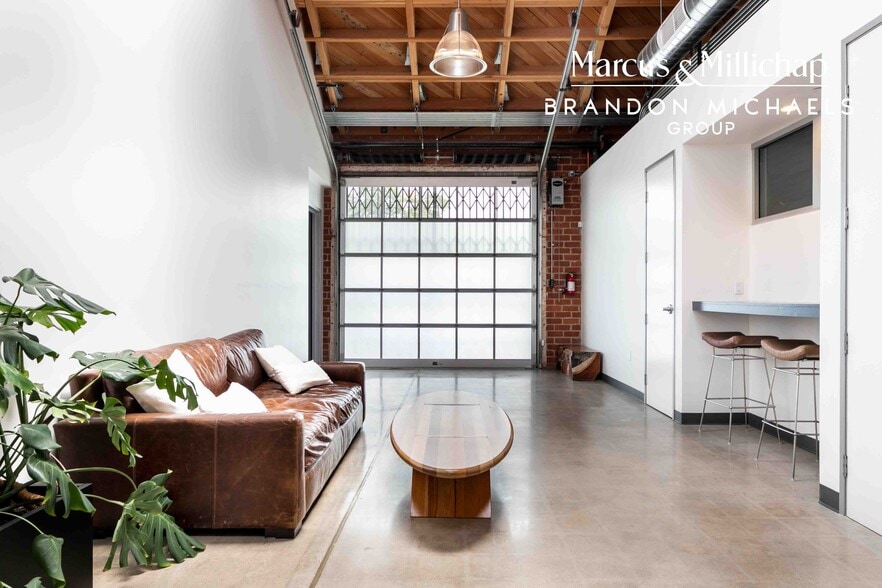 More Photos Of 2275 S Carmelina Ave, Los Angeles Showroom For Sale