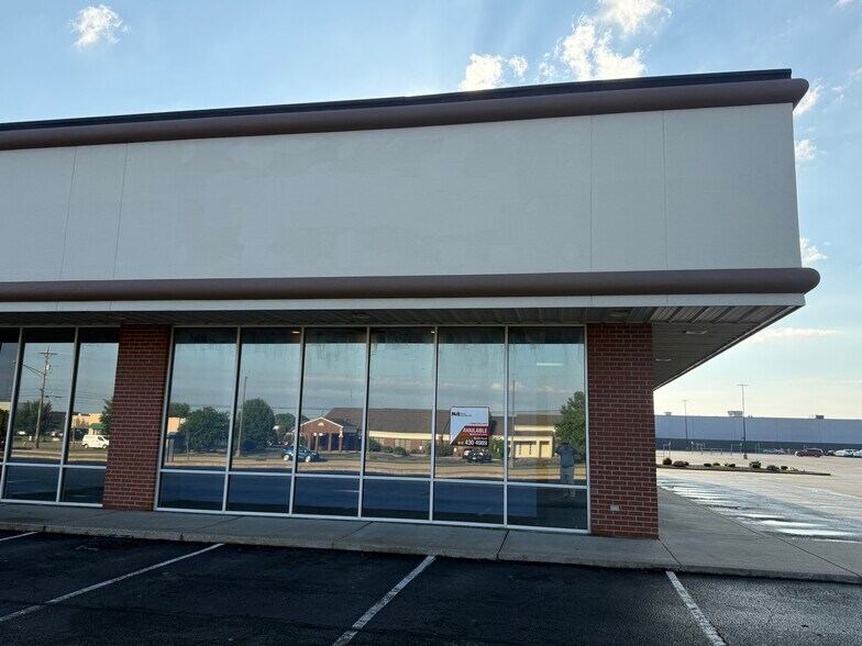 Primary Photo Of 701 N Burkhardt St, Evansville Storefront For Lease