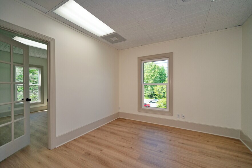 More Photos Of 3375 Capital Cir NE, Tallahassee Office For Sale