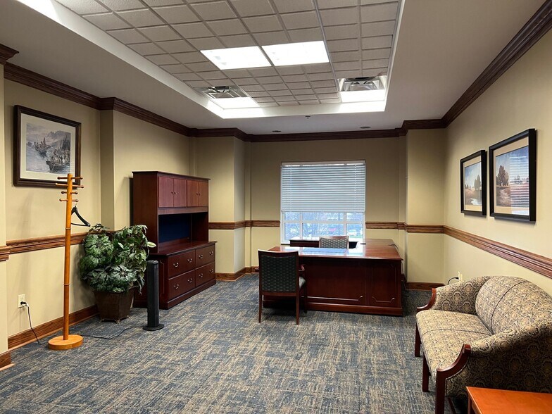 More Photos Of 6501 Kingston Pike, Knoxville Bank For Lease