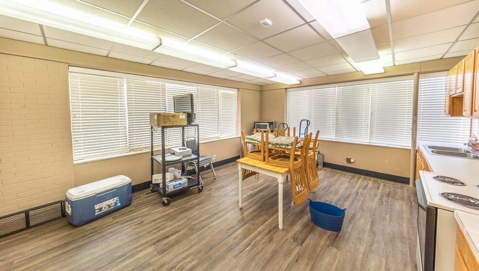 More Photos Of 5 Briercroft Office Park, Lubbock Office For Sale