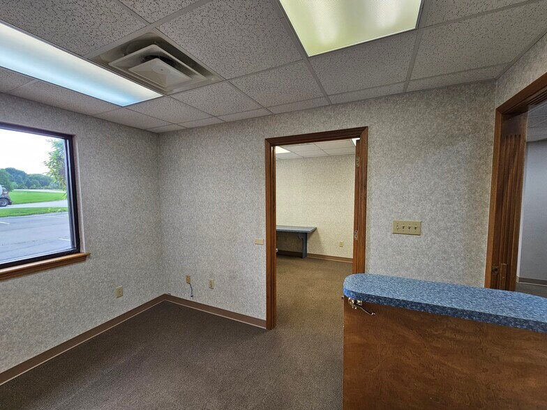 More Photos Of 30 Spring Mill Ct, Mooresville Office For Sale