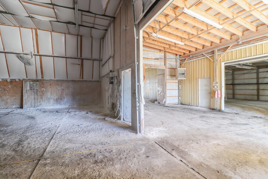 More Photos Of 1292 SW 125th Rd, Holden Light Manufacturing For Sale