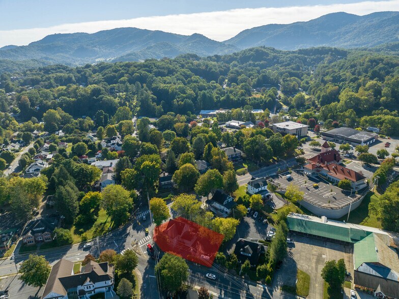 More Photos Of 99 Walnut St, Waynesville Office Residential For Sale