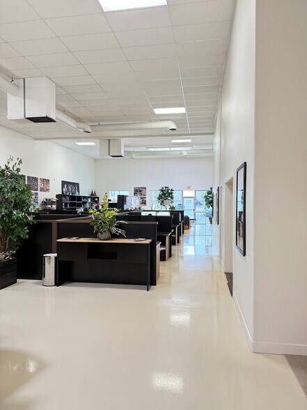 More Photos Of 4810 W University Ave, Las Vegas Showroom For Sale