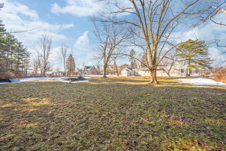 More Photos Of 15087 N Holly Rd, Holly Office For Sale