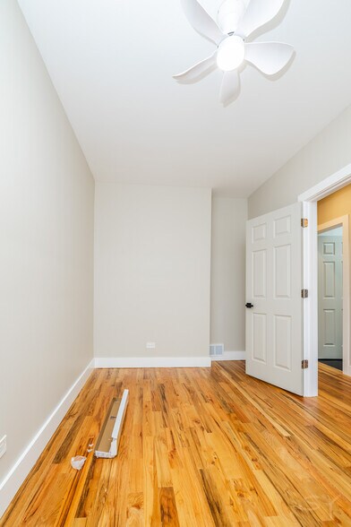More Photos Of 6129 N Ravenswood Ave, Chicago Multifamily For Sale