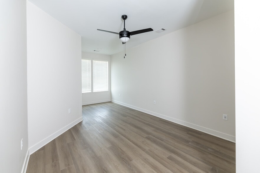 More Photos Of 300 S Hollywood St, Memphis Apartments For Sale