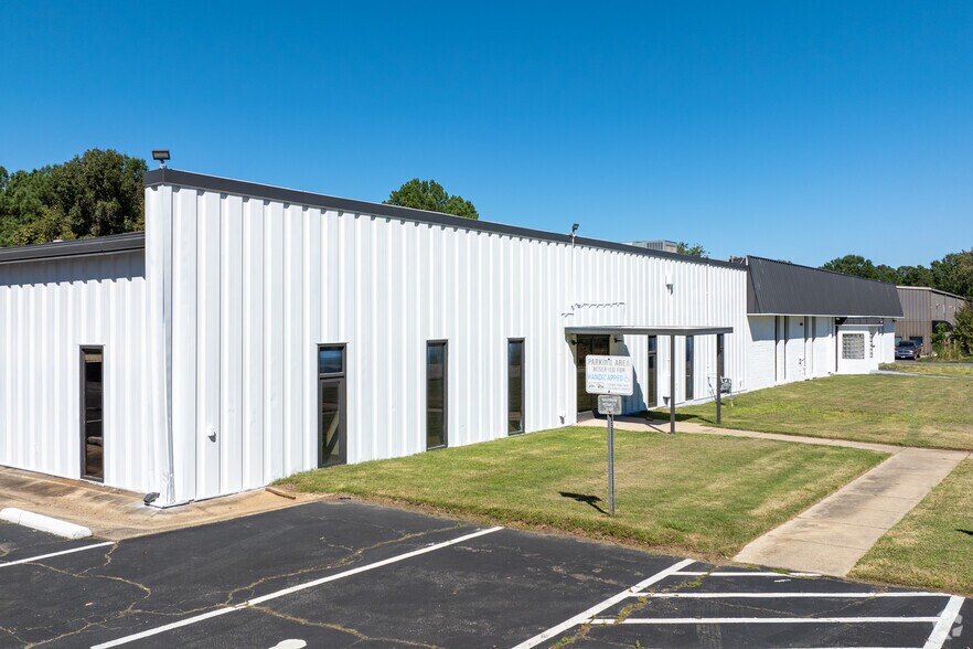 More Photos Of 3211 Bramer Dr, Raleigh Showroom For Sale