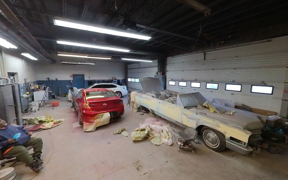 More Photos Of 12827 Frankstown Rd, Pittsburgh Auto Dealership For Lease