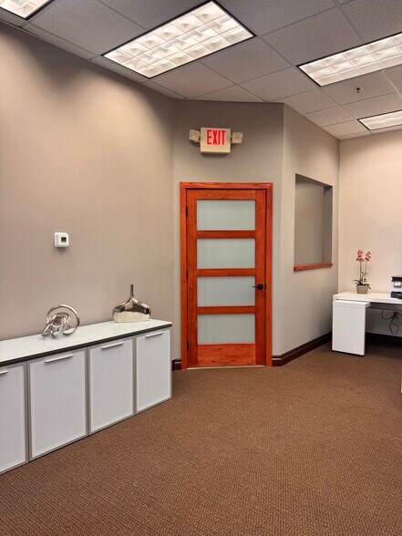 More Photos Of 1655 N Commerce Pky, Weston Office For Lease