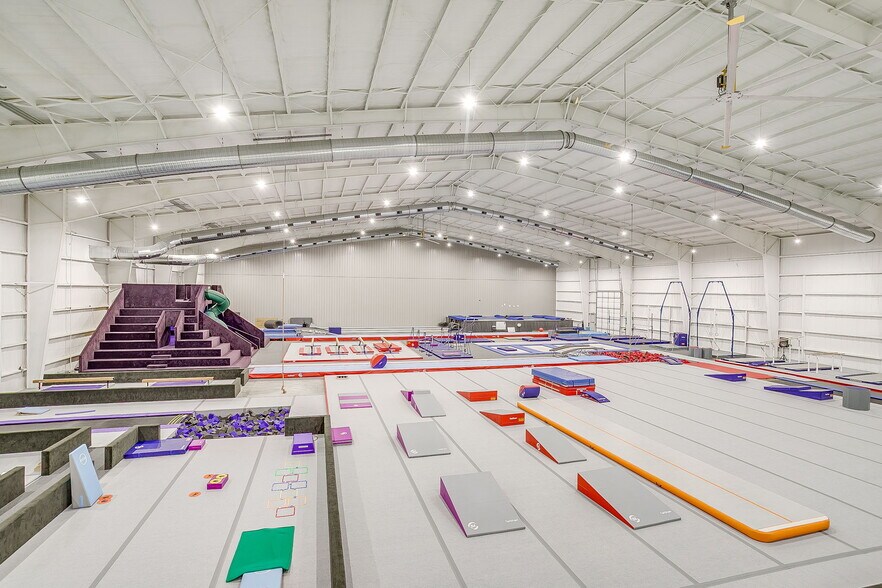 More Photos Of 155 Tiger, Rhome Warehouse For Sale
