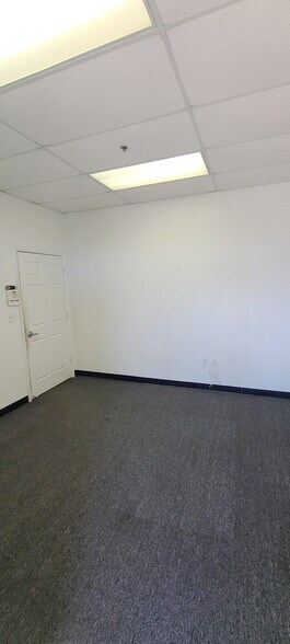 More Photos Of 5501-5553 N Nob Hill Rd, Sunrise Light Distribution For Lease