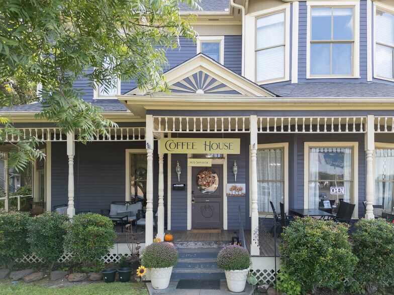 More Photos Of 202 N Newsom St, Mineola General Retail For Sale