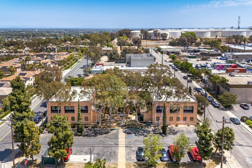 More Photos Of 1982-1984 Obispo Ave, Signal Hill Office For Lease