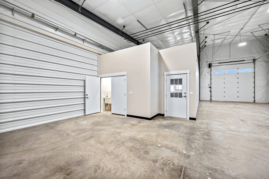 More Photos Of 5210 Seltice Way, Post Falls Industrial For Lease