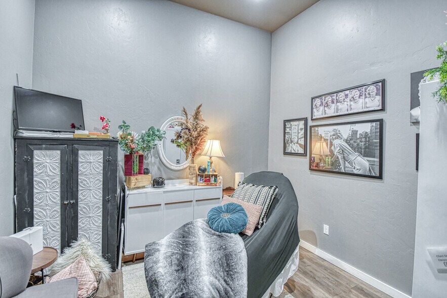 More Photos Of 91 Monroe Ave NE, Piedmont Freestanding For Sale