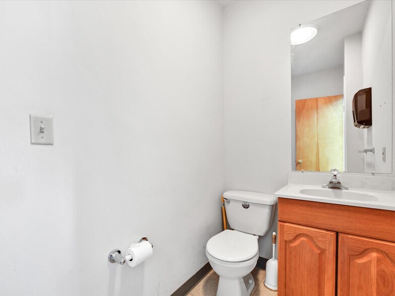 More Photos Of 120 Commons Ct, Chadds Ford Office For Lease