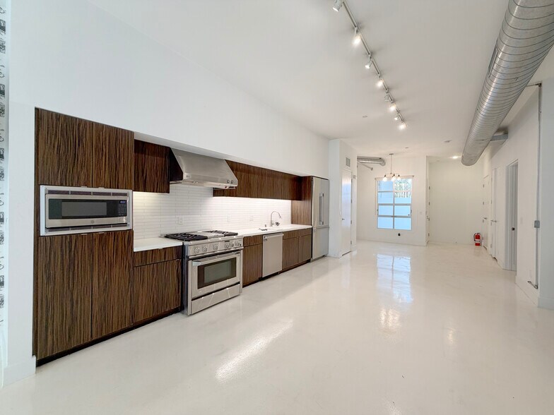 More Photos Of 212 Marine St, Santa Monica Loft Creative Space For Lease