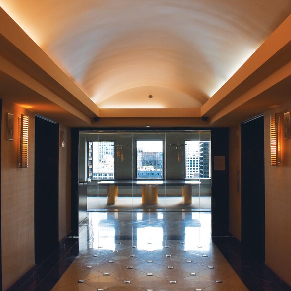 More Photos Of 100 N LaSalle St, Chicago Office For Lease