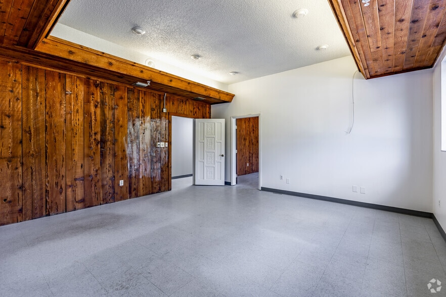 More Photos Of 2401 72nd St N, Saint Petersburg Manufacturing For Sale