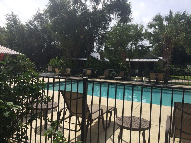 More Photos Of 1001 Front St, Welaka Hotel For Sale