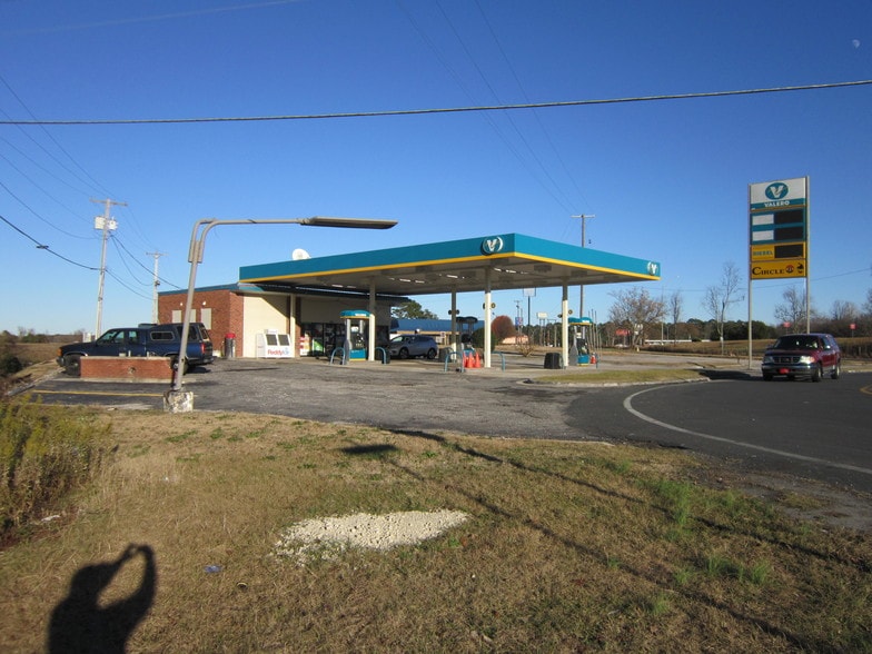 More Photos Of 2301 Lackey St, Lumberton Convenience Store For Sale