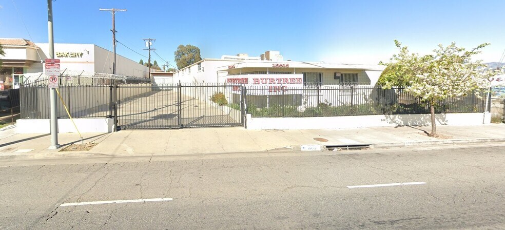 Primary Photo Of 13513 Sherman Way, Van Nuys Manufacturing For Lease