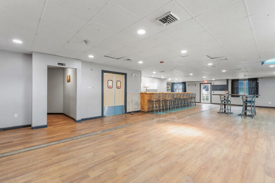 More Photos Of 1248 Roosevelt Trl, Raymond Restaurant For Lease