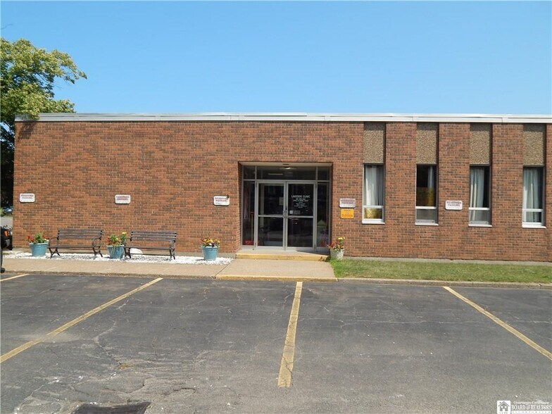 More Photos Of 355 Central Ave, Fredonia Storefront Retail Office For Lease