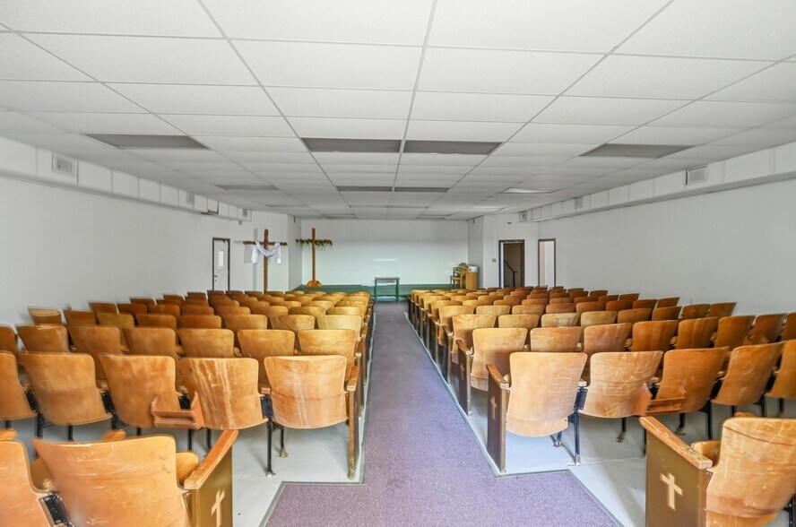 More Photos Of 1519 Circle Park Blvd, Fort Worth Religious Facility For Sale