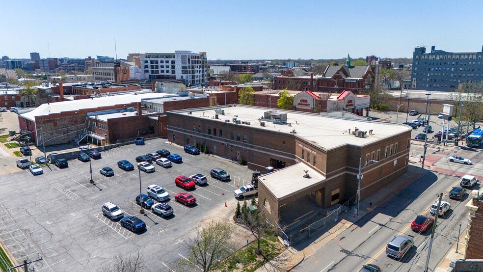 More Photos Of 3901-3911 Main St, Kansas City Loft Creative Space For Lease