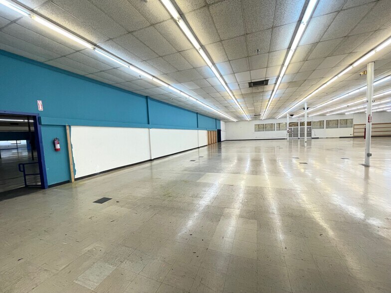 More Photos Of 7663-7667 Broadway, Lemon Grove Supermarket For Sale