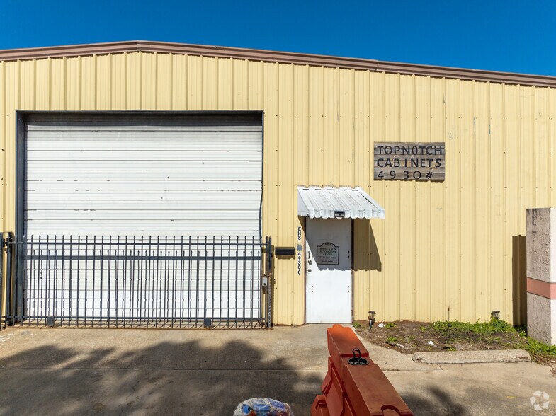 More Photos Of 4930 Allen Genoa Rd, Pasadena Unknown For Lease