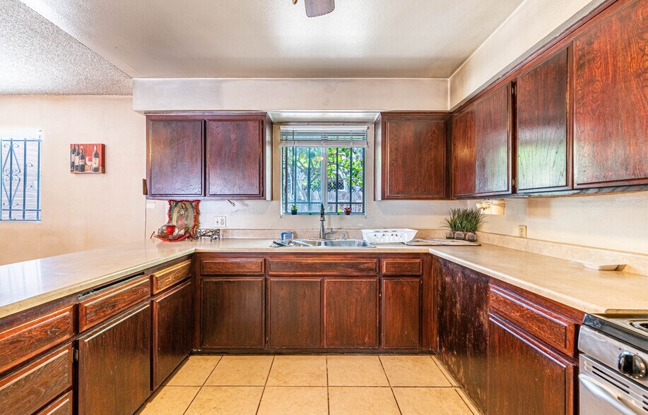 More Photos Of 1745 S Harvard Blvd, Los Angeles Apartments For Sale