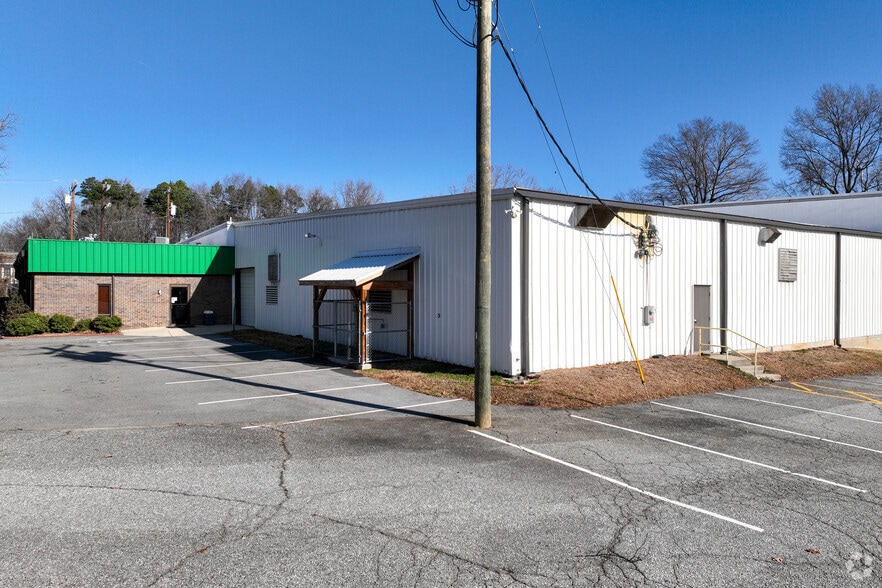 More Photos Of 501 W Camel St, Greensboro Warehouse For Lease