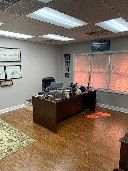 More Photos Of 8858-8898 Louisiana St, Merrillville Light Distribution For Lease