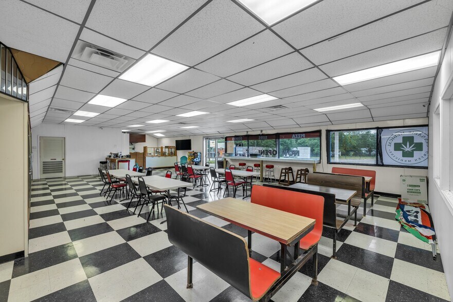 More Photos Of 101 S Main Street, Spavinaw Restaurant For Sale