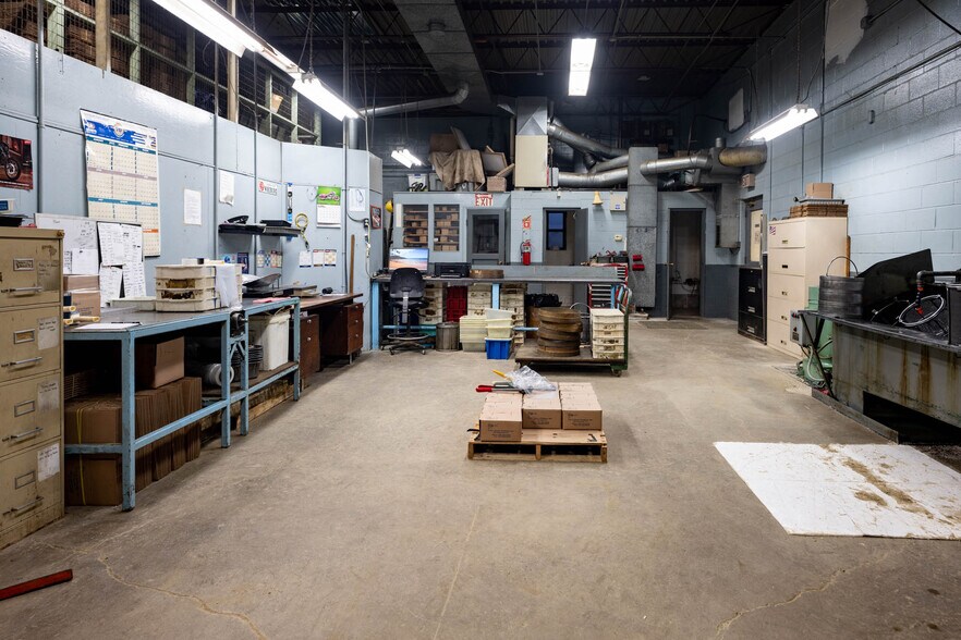 More Photos Of 170 Bennington Dr, Rochester Manufacturing For Lease