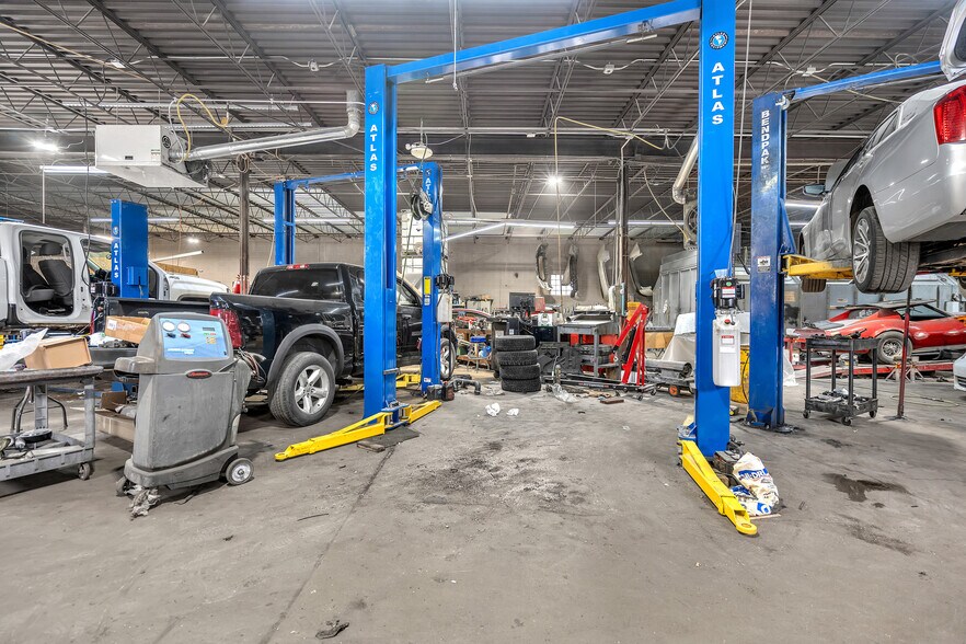 More Photos Of 26 E 34th Pl, Steger Auto Repair For Lease