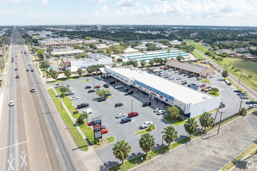 More Photos Of 6100 N 10th St, McAllen Storefront For Lease