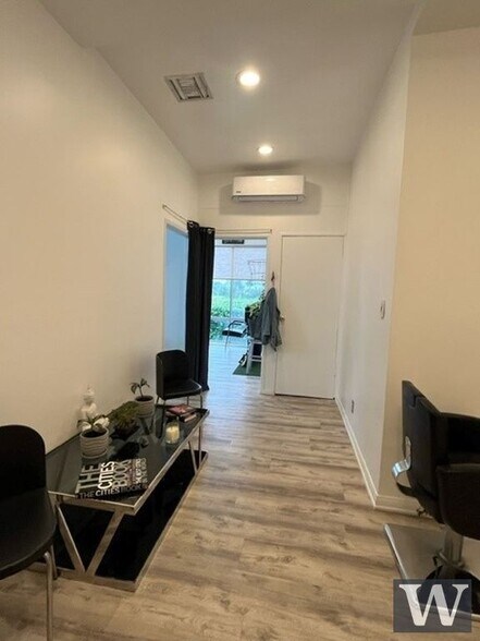 More Photos Of 8170 Beverly Blvd, Los Angeles Office For Lease