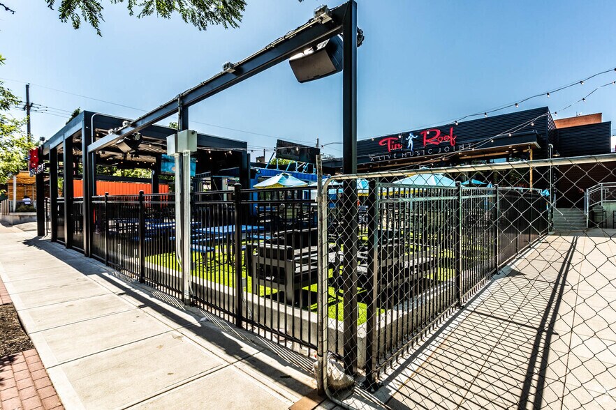 More Photos Of 424 Westport Rd, Kansas City General Retail For Sale