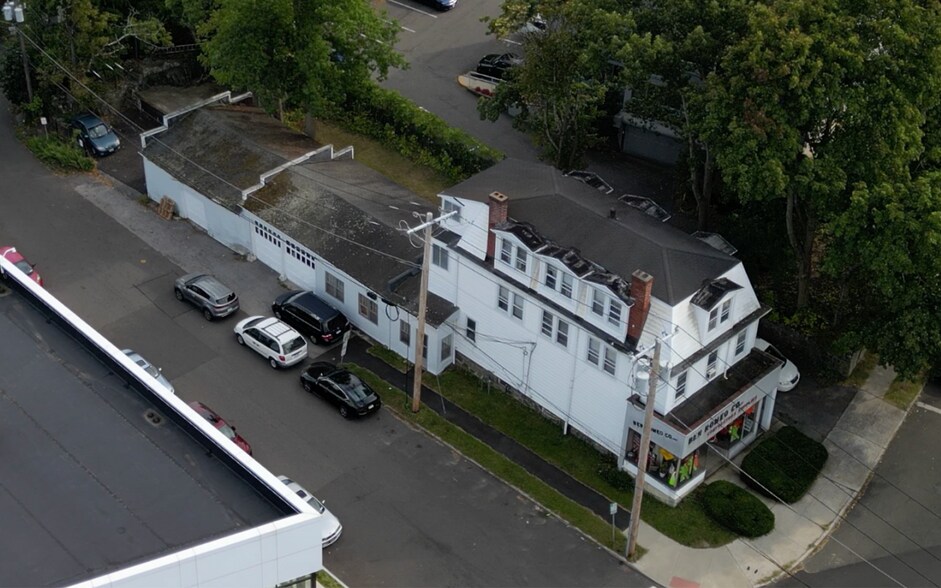 More Photos Of 1 Edgewood Ave, Greenwich Storefront Retail Residential For Lease