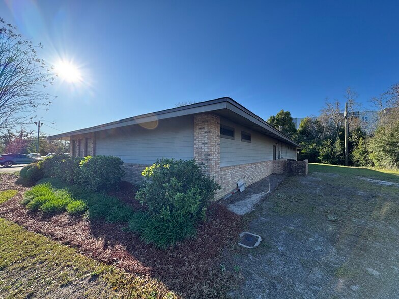 More Photos Of 527 AIRPORT Rd, Panama City Office For Sale